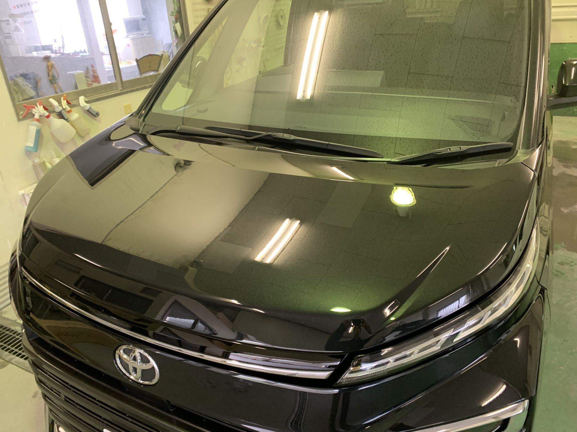 ヴォクシーボディガラスコート施工